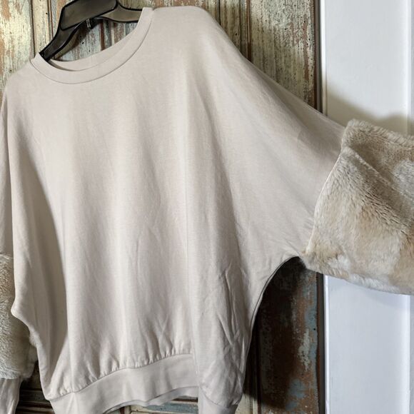 Young Fabulous & Broke Medium Dolman  Sleeves W/Faux Fur  Sweatshirt Mocha Cream - Picture 2 of 9